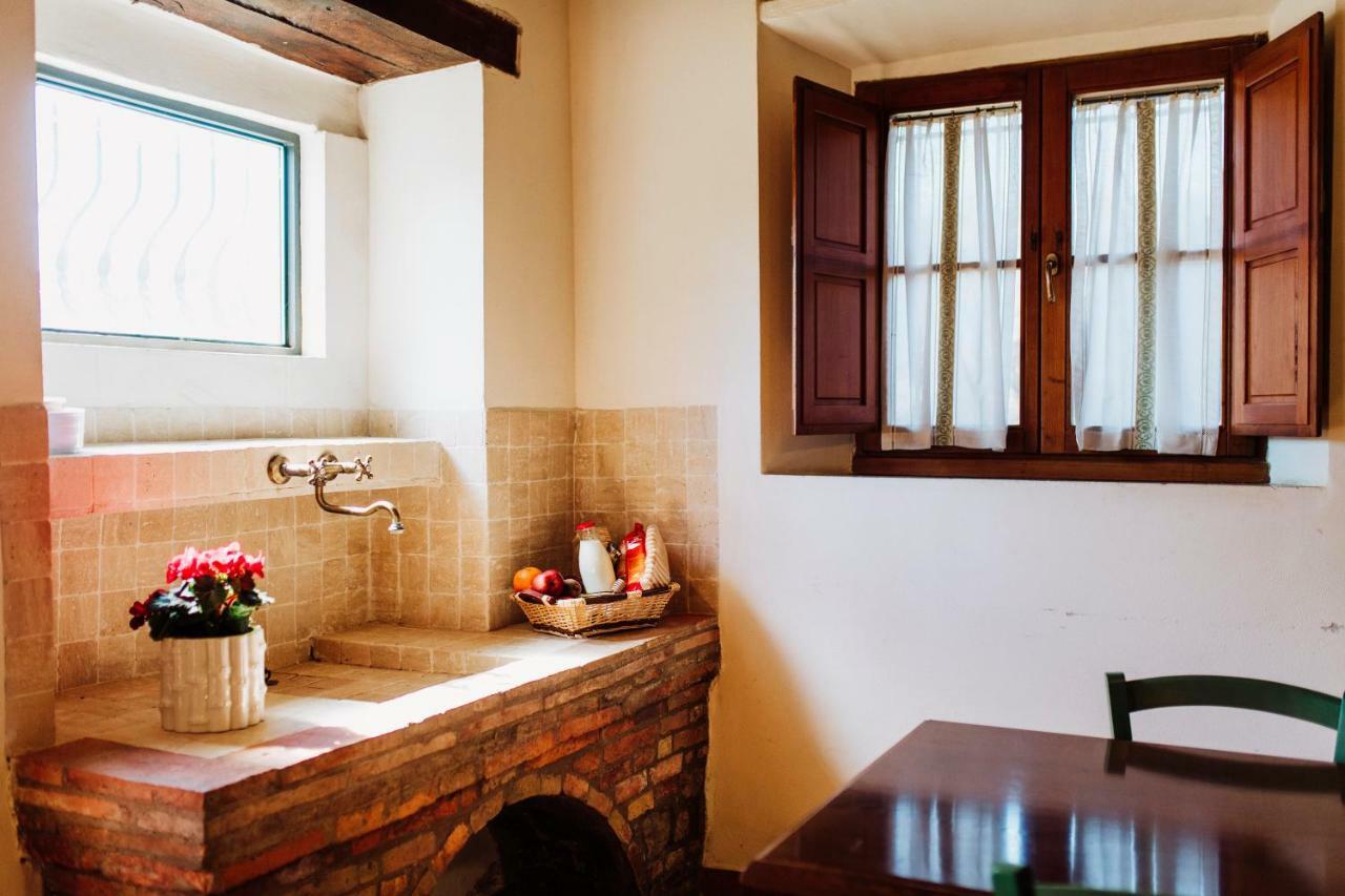 Casale Al Lago Con Piscina E Sauna Corbara  Ngoại thất bức ảnh
